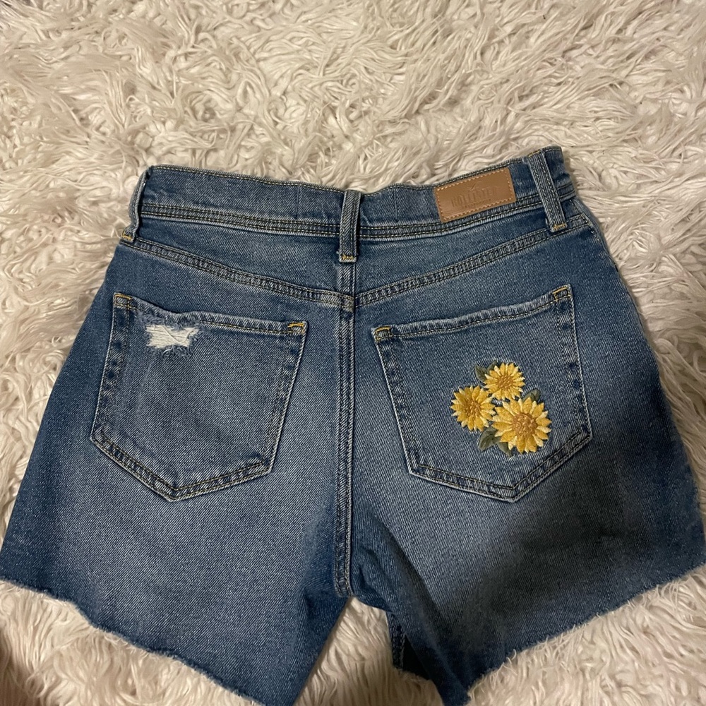 Hollister high rise shorts - Picture 2 of 3